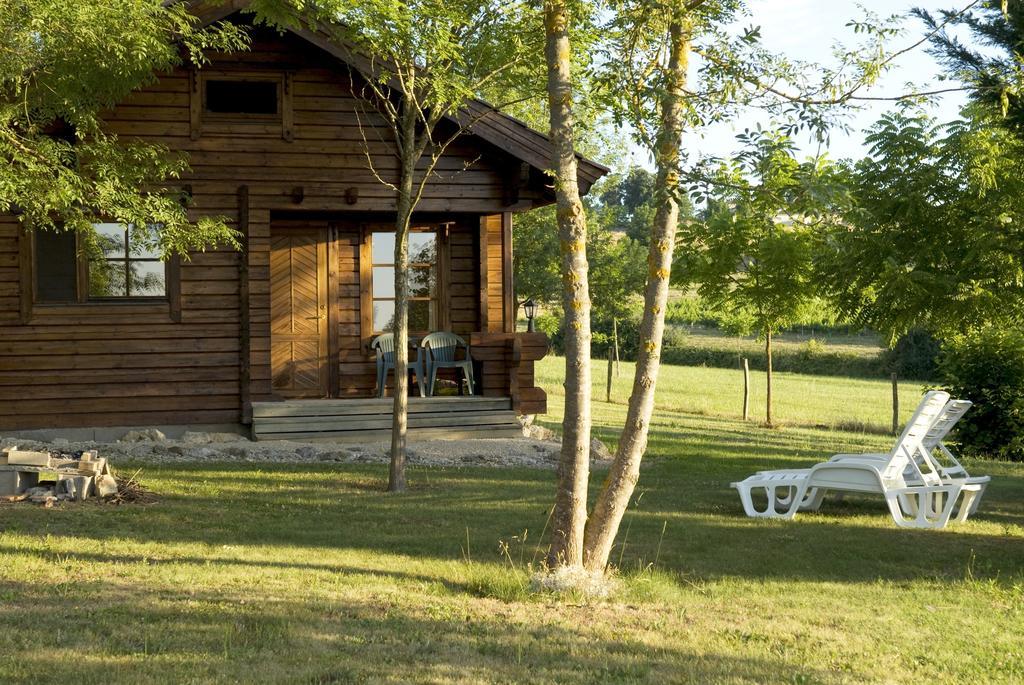 Les Chalets De Grazimis Condom Pokoj fotografie